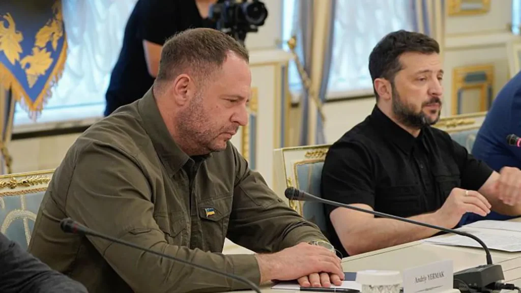Percheziții anticorupție la domiciliul lui Andrii Iermak, principalul consilier al lui Zelenski: scandalul de 100 de milioane lovește cercul apropiat puterii