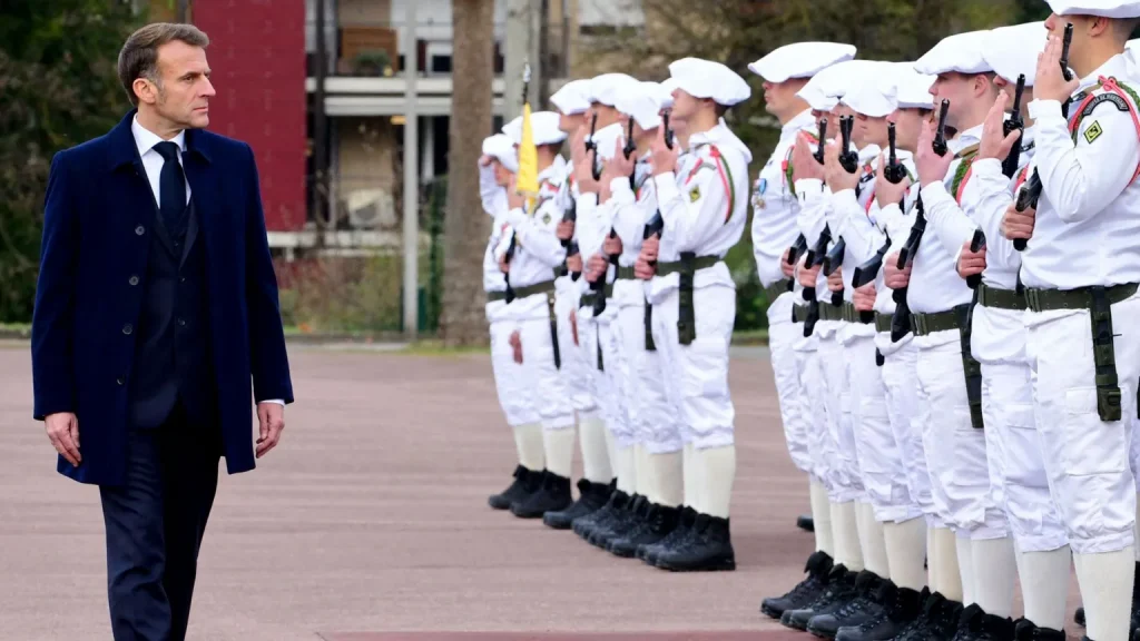Franța reintroduce o formă de serviciu militar: reacții, motive și impact într-o Europă tensionată de amenințarea Rusiei