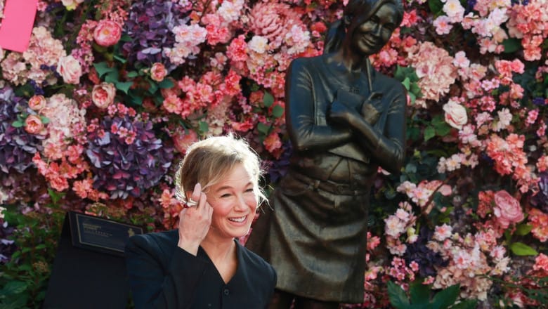 Bridget Jones primește propria statuie la Londra — Renée Zellweger: „E ciudat, emoționant și adorabil”