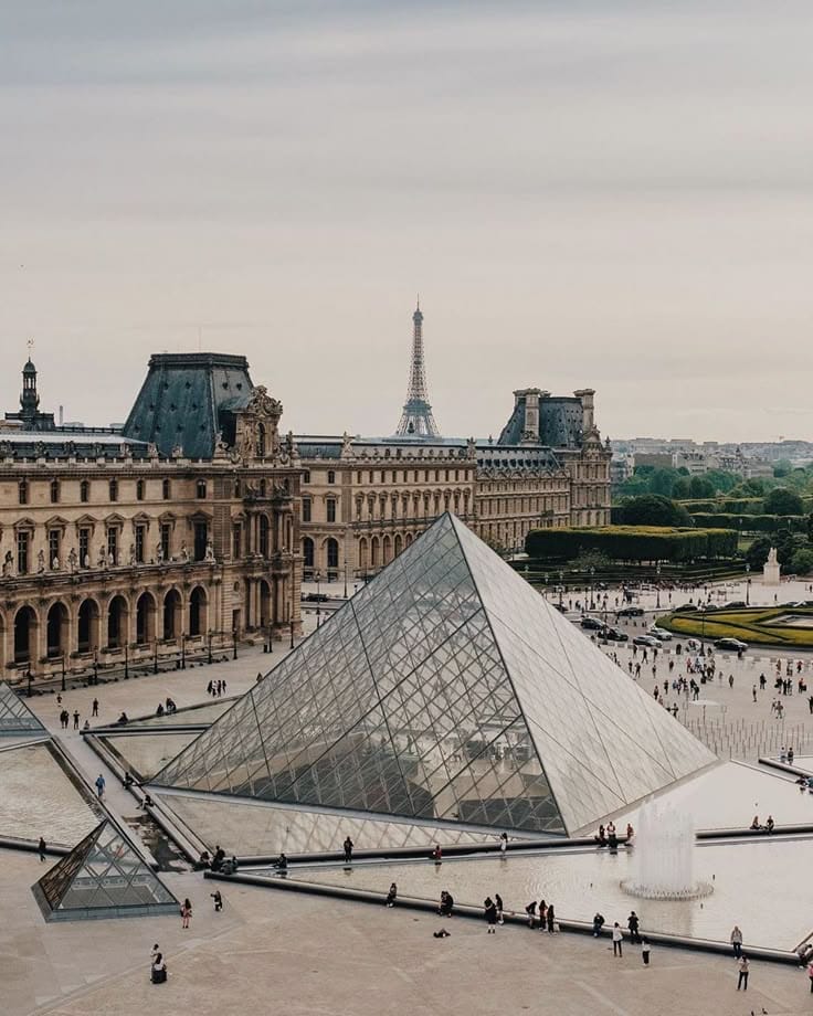 Cinci noi arestări în cazul jafului de bijuterii de la Louvre. Ancheta se adâncește