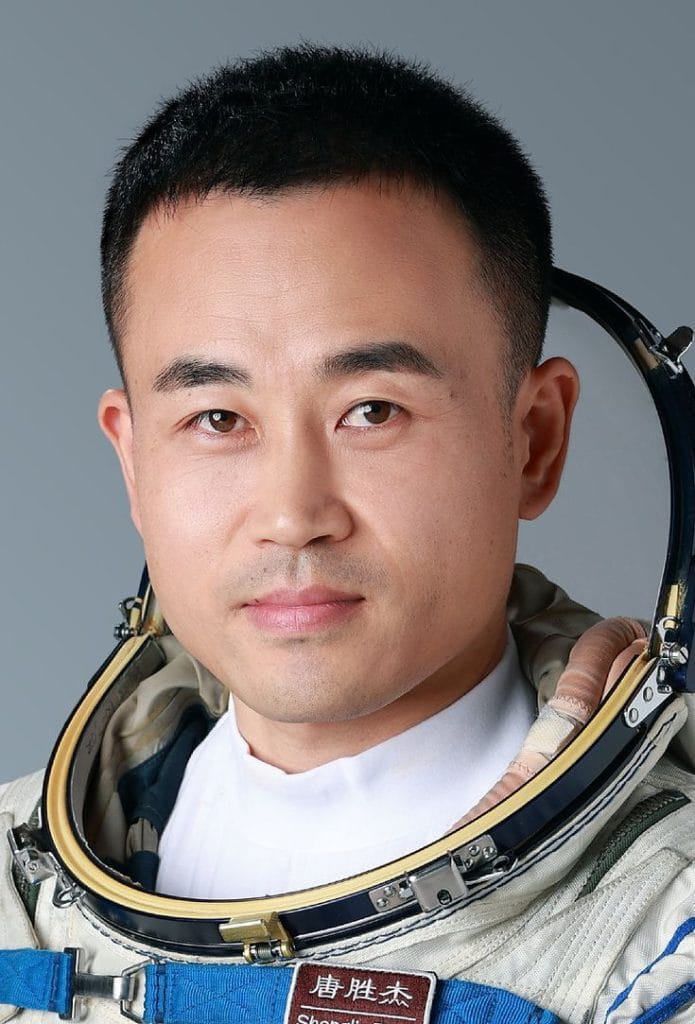 Astronauții chinezi s-au întors de pe stația spațială după o întârziere cauzată de daunele provocate de resturi spațiale