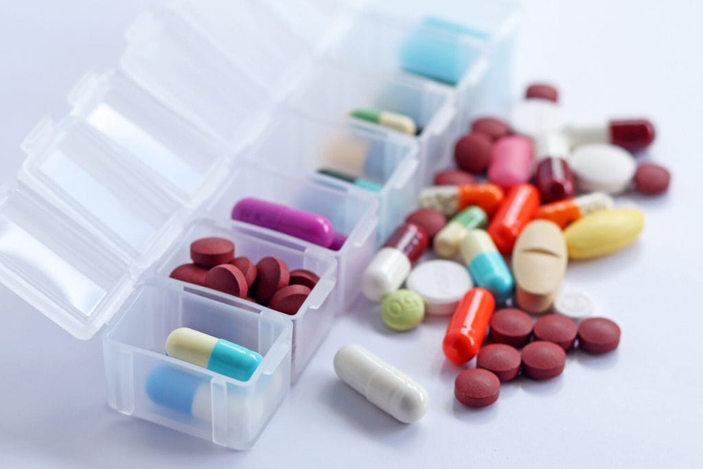 Medic: pericolul depozitării medicamentelor în afara ambalajului original